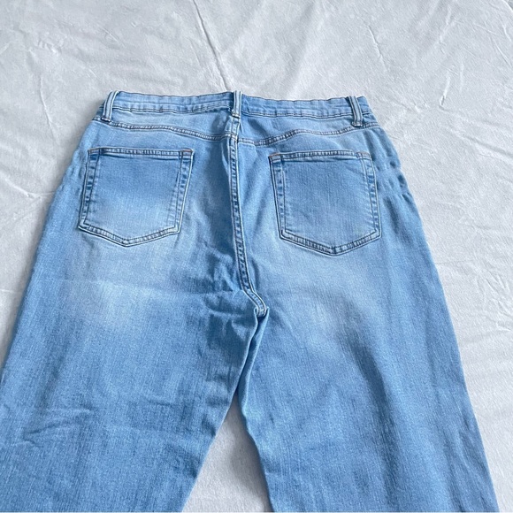 Wild Fable High Rise Distressed Mom Jean - 12/31 - Picture 4 of 8